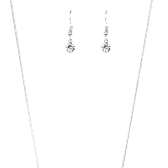 6/$10 Stellar sophistication white necklace paparazzi - Picture 2 of 2